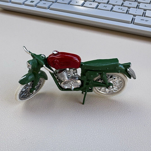 Mignon model grün rot - 1:24,